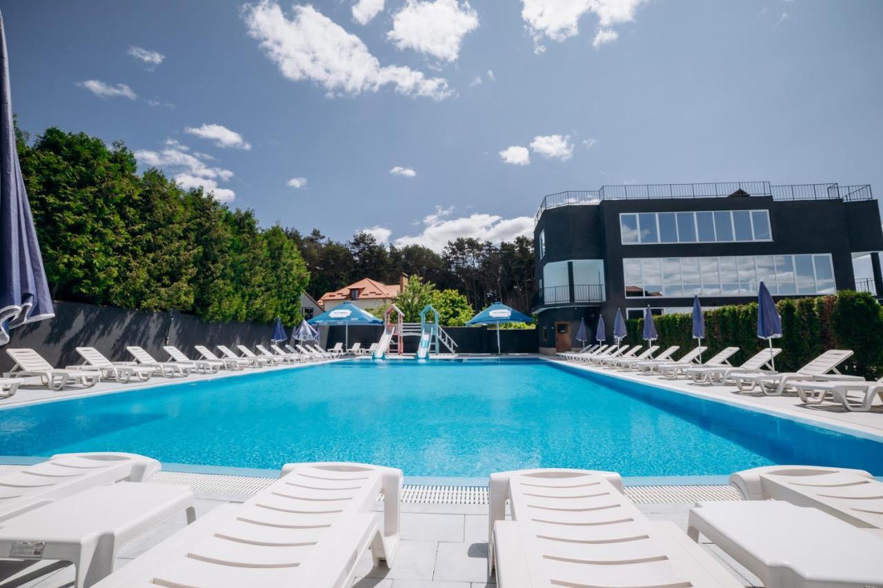 Avalon Hotel&Pool Yelikhovichi Exterior photo