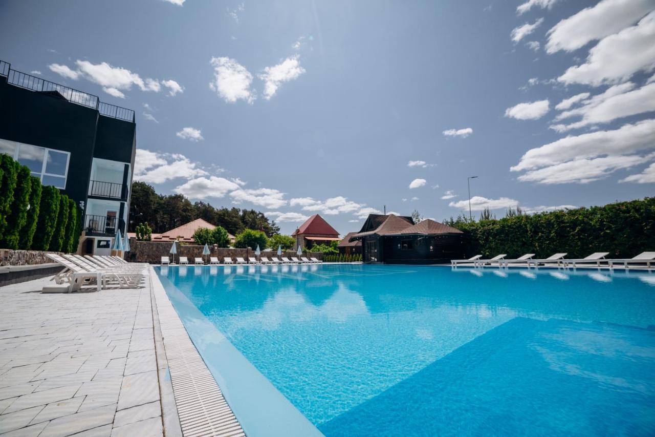 Avalon Hotel&Pool Yelikhovichi Exterior photo