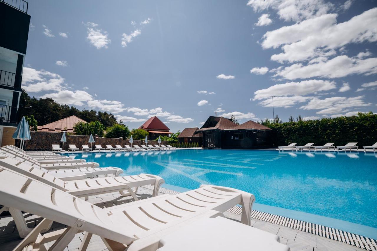Avalon Hotel&Pool Yelikhovichi Exterior photo