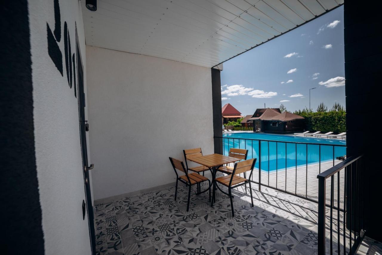 Avalon Hotel&Pool Yelikhovichi Exterior photo