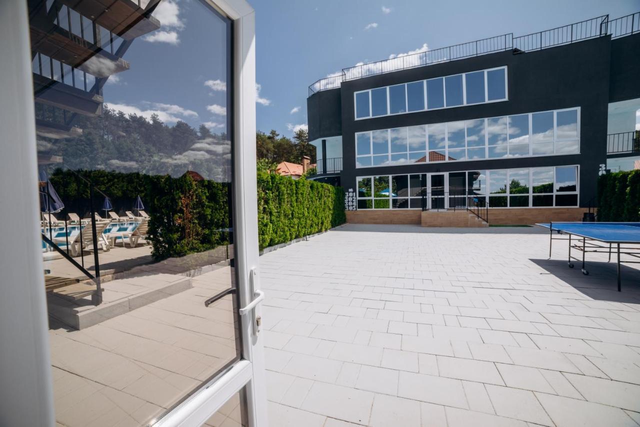 Avalon Hotel&Pool Yelikhovichi Exterior photo